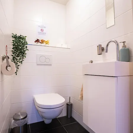 Nassau Canal - In The Heart Of The Affittacamere