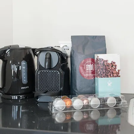 Nassau Canal - In The Heart Of The 招待所