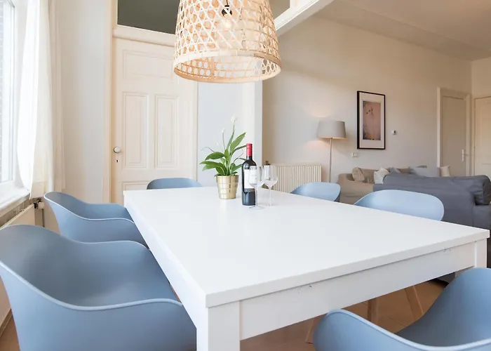 Nassau Canal - In The Heart Of The Gasthuis Amsterdam