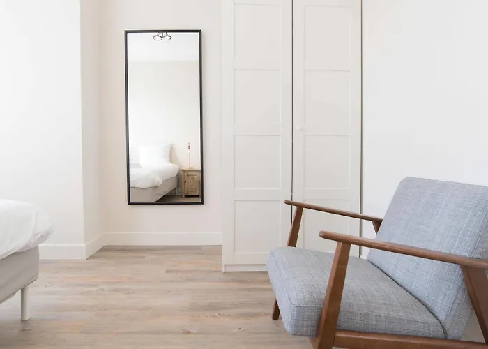 Nassau Canal - In The Heart Of The Gasthuis Amsterdam