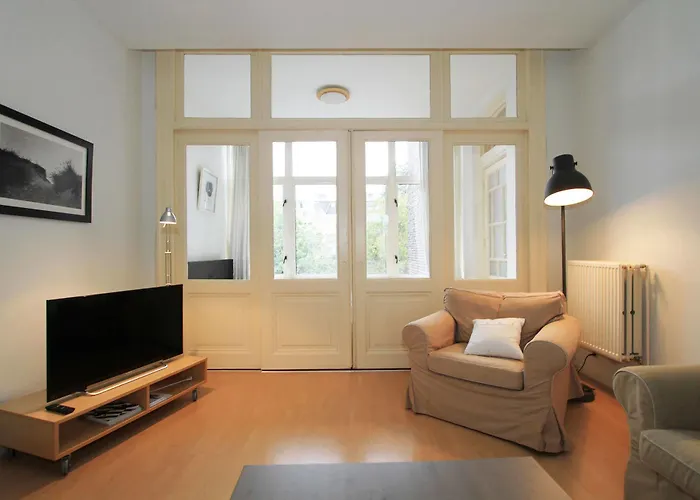 Nassau Canal - In The Heart Of The Gasthuis Amsterdam