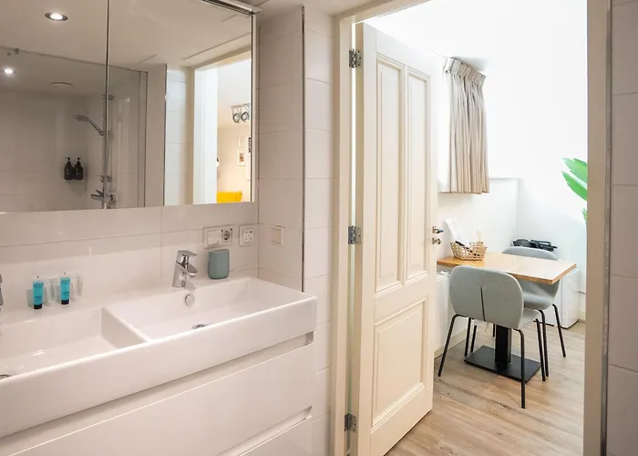 Nassau Canal - In The Heart Of The 3*