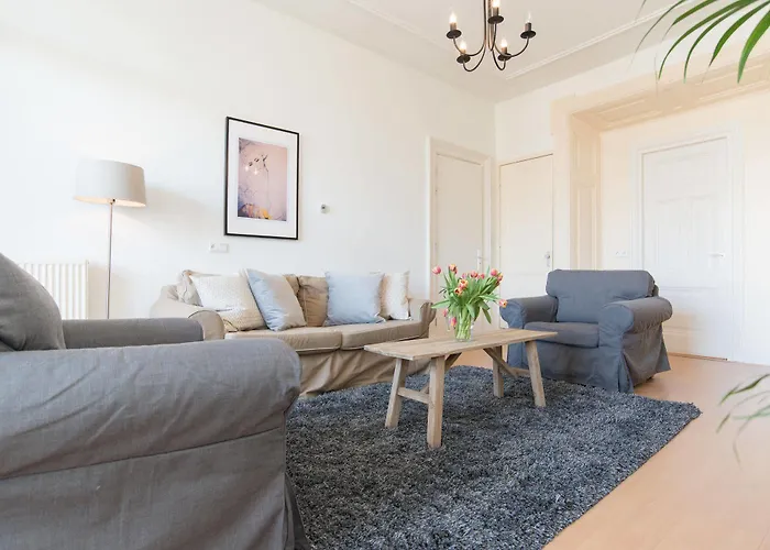 Nassau Canal - In The Heart Of The 招待所