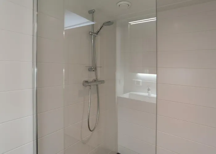 Nassau Canal - In The Heart Of The 招待所